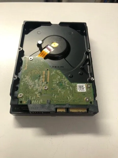 Жёсткий диск Western Digital Red Plus NAS 4TB HDD 3.5" SATA 6Gbps 5400RPM WD40EF — фото лота 1