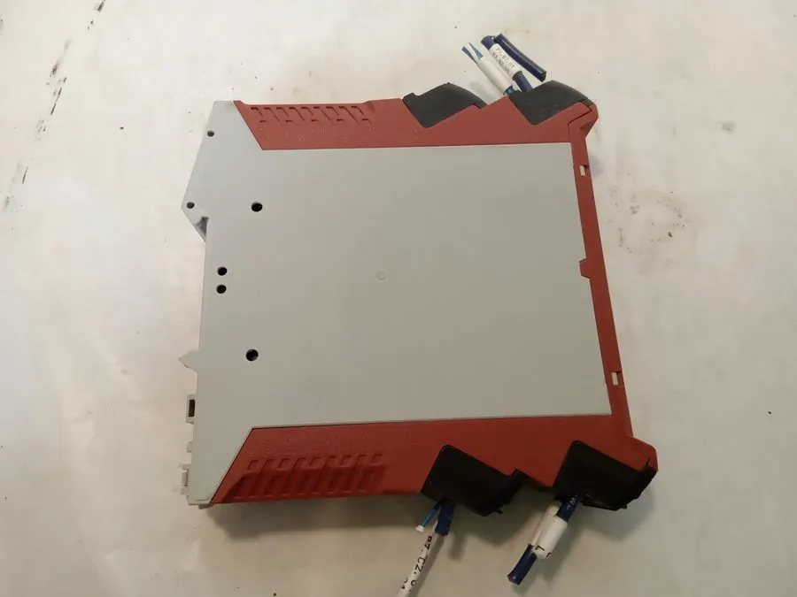 Реле безопасности Allen-Bradley Guardmaster GSR EM Safety Relay 440R-EM4R2 Ser A