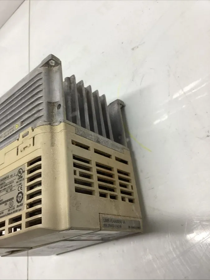Частотный преобразователь Yaskawa V1000 VFD CIMR-VU4A0004FAA 480VAC 4.1A Inverte — фото лота 2