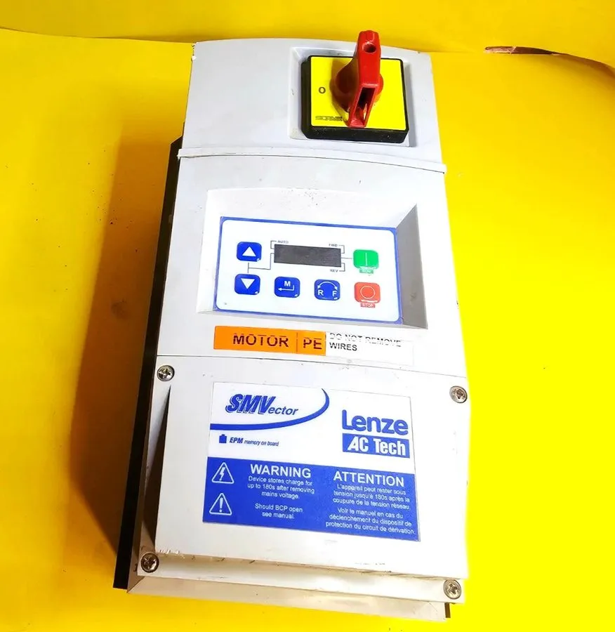 Частотный преобразователь Lenze AC Tech SMVector VFD ESV222N02YMC 3HP 230V Varia