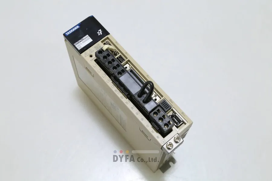 Сервопривод YASKAWA SGD7S-R90A00A002 100W ServoPack discolored DRV-I-1864=7B11