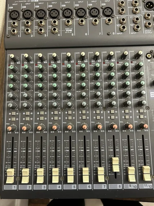 Микшерный пульт Yamaha MX12/4 12-Channel 4-Bus Analog Mixing Console DJ Audio 38 — фото лота 3