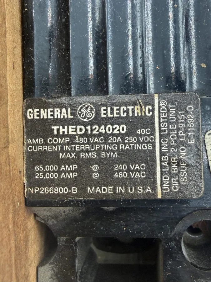 Автоматический выключатель THED124020 General Electric 20A 2P 480V 250VDC Bolt-O — фото лота 2
