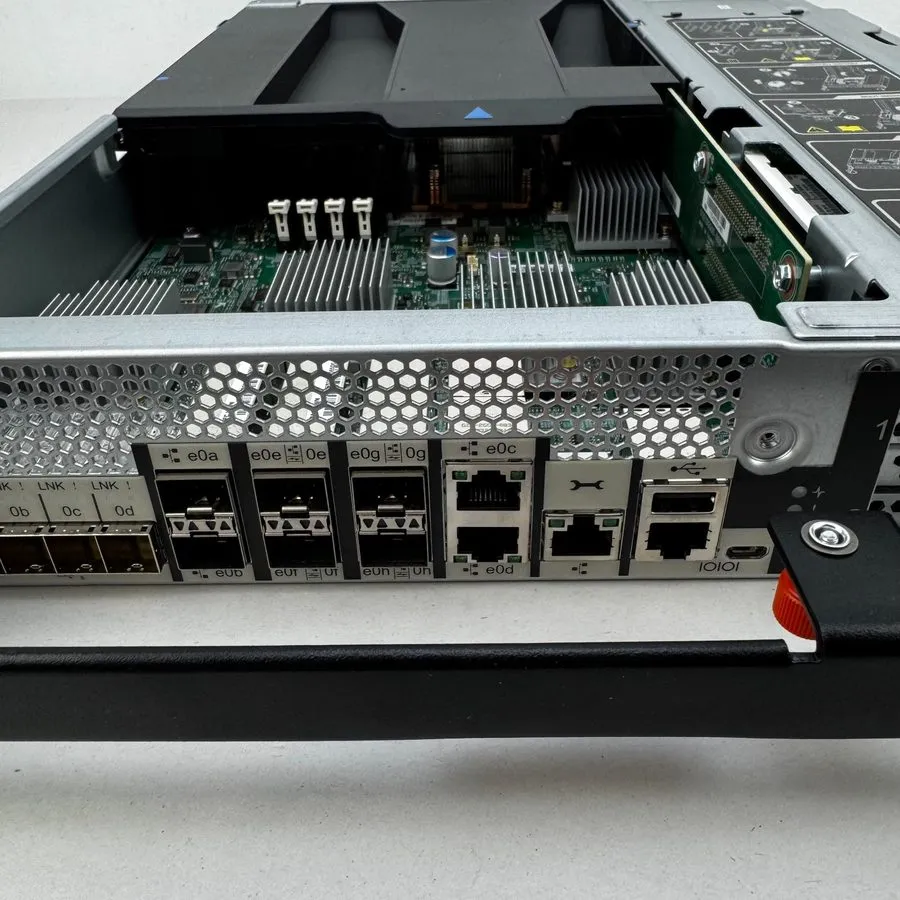Контроллер СХД Netapp 111-02493+E1 Filer Storage Controller Head Node AFF A300 N — фото лота 1