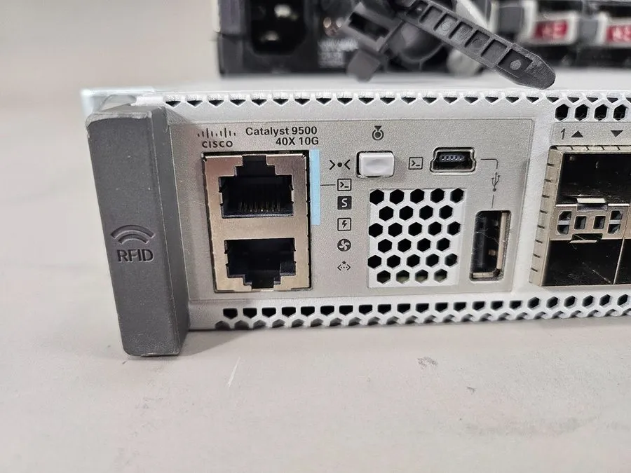 Коммутатор Cisco C9500-40X-A 40 Port 10G SFP+ Switch PWR-C4-950WAC-R