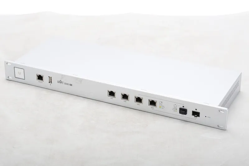 Коммутатор Ubiquiti Networks USG-PRO-4 UniFi Security Gateway Access Point PRO