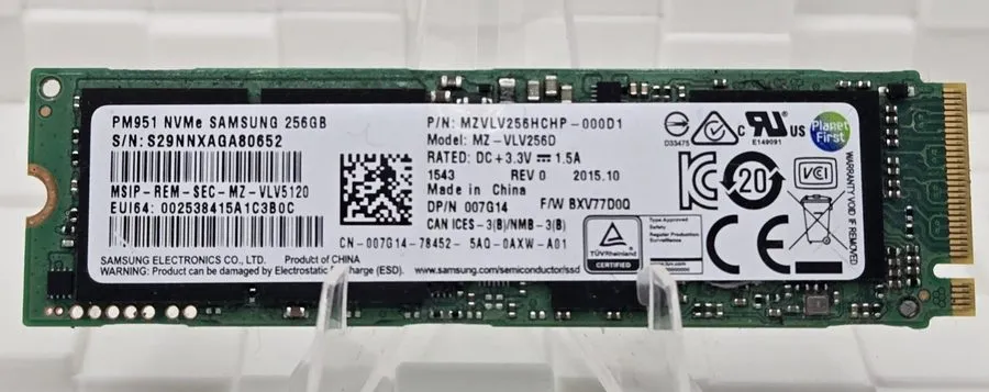 SSD-накопитель Samsung PM951 256GB NVMe M.2 2280 PCIe SSD MZ-VLV256D Solid State