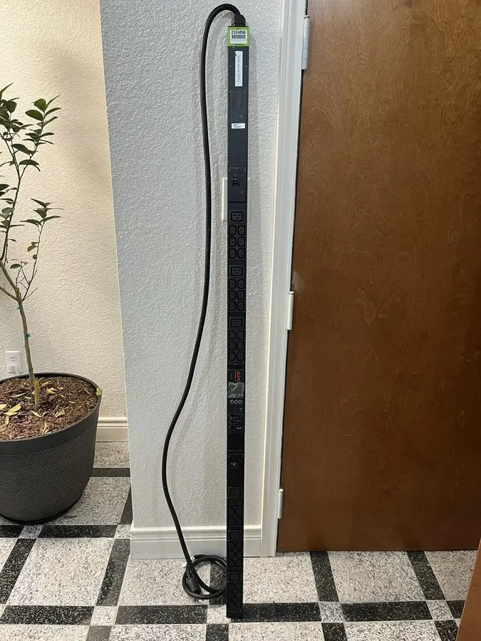 Блок розеток PDU APC AP8841 NetShelter Rack PDU Metered 0U 5.0kW 200V/208V 30A C