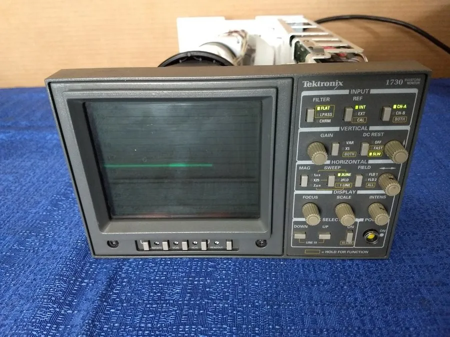 Тестер TEKTRONIX 1730 Waveform Monitor and 1720 Vectorscope