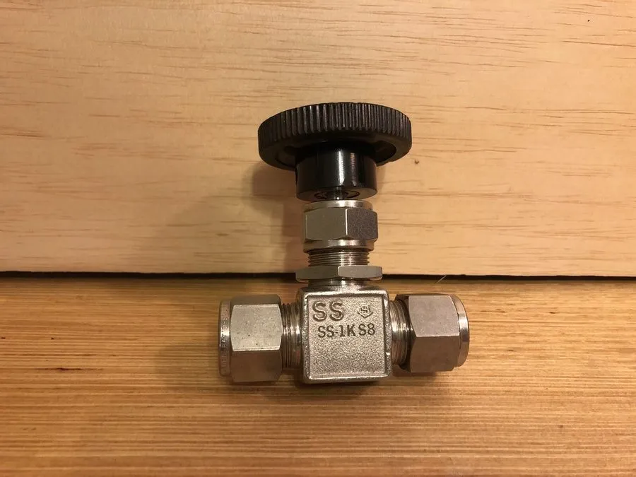 Клапан Swagelok SS-1kS8 -Integral-Bonnet Needle Valve-5,000 psig