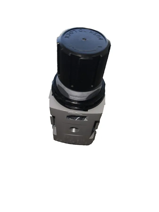 Трубопроводная арматура Wilkerson R18-04-F000b Air Pressure Regulator, 1/2" Pipe