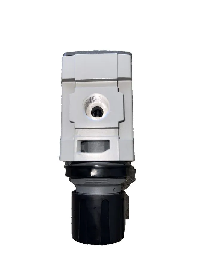 Трубопроводная арматура Wilkerson R18-04-F000b Air Pressure Regulator, 1/2" Pipe — фото лота 2