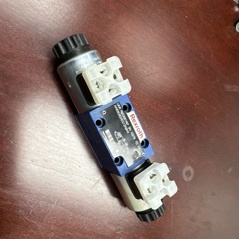 Электромагнитный клапан Rexroth R900567497 Hydraulic Double Solenoid Directional