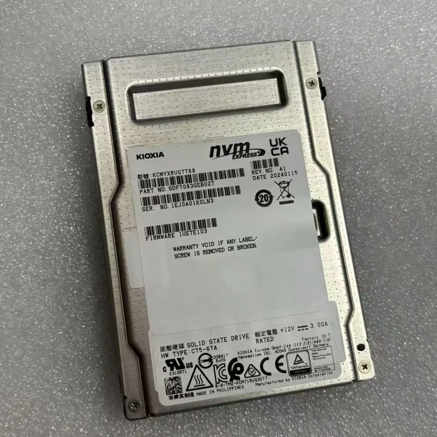 SSD-накопитель Kioxia KCMYXRUG7T68 SDF7083GEB02T 7.68TB NVME 2.5 inch SSD Hard D — фото лота 1