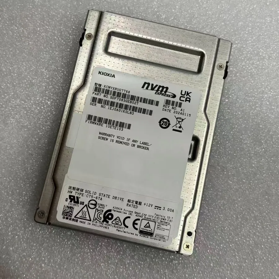 SSD-накопитель Kioxia KCMYXRUG7T68 SDF7083GEB02T 7.68TB NVME 2.5 inch SSD Hard D — фото лота 2