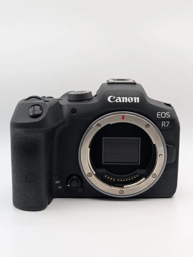 Фотокамера Canon EOS R6 Mark III Mirrorless 32.5MP Full Frame w/ 24-105mm