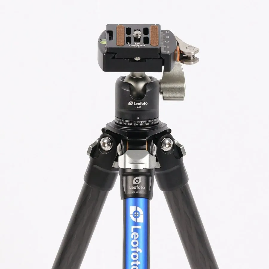 Оборудование видеонаблюдения Leofoto LS-225C Ranger Series Tripod Set LS-225C+LH