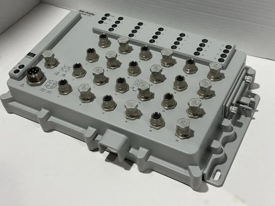 Коммутатор Allen Bradley 1783-ZMS24TA ArmorStratix 5700 24 Port Managed Switch — фото лота 2