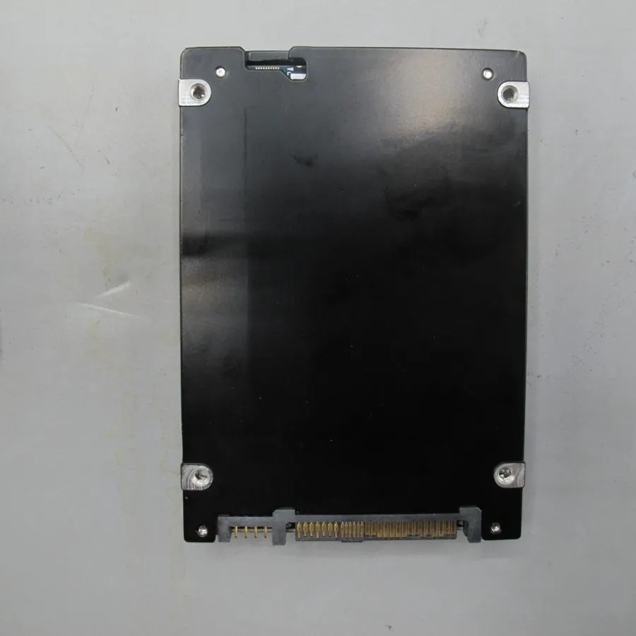SSD-накопитель Dell Kioxia 3.84TB SSD NVMe PCIe Gen3x4 U.2 TLC RI 2.5in KCD5XLUG