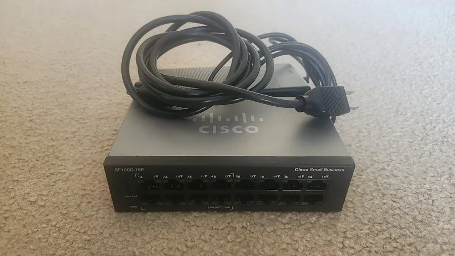 Коммутатор Cisco SF100D-16P 16-Port 10/100 Fast Ethernet Desktop Switch with Max