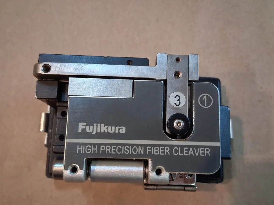 Скалыватель Fujikura CT-04 High Precision Fiber Cleaver