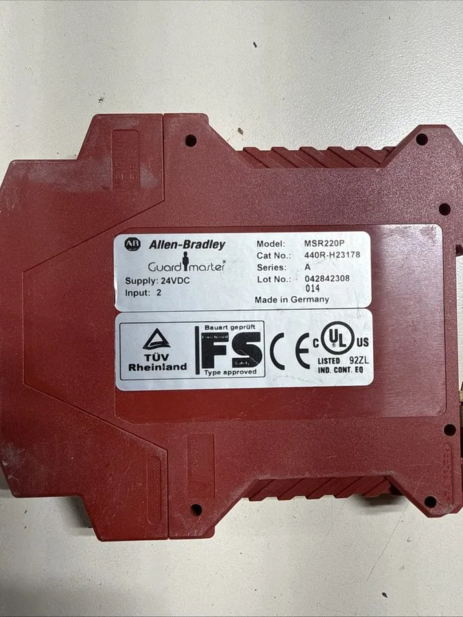 Реле безопасности Allen Bradley MSR220P (440R-H23178) Surplus.