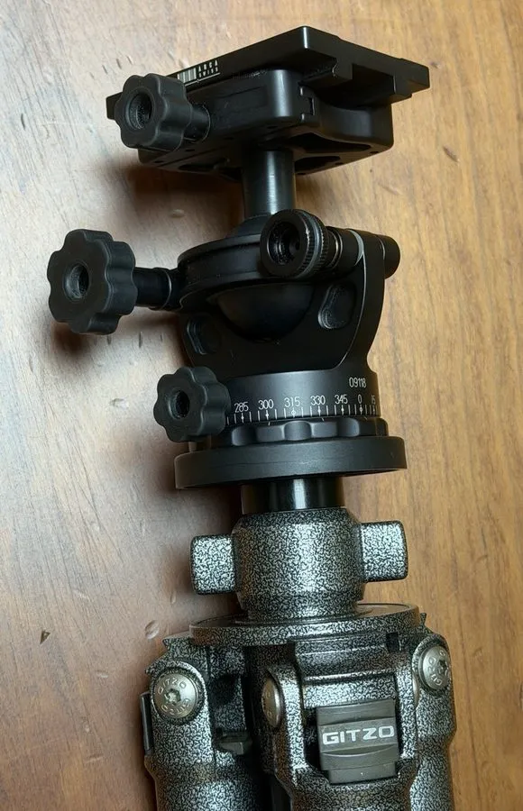 Оборудование видеонаблюдения Gitzo G-1258 6x Carbon Fiber 2 Tripod & Acratech Ba — фото лота 1