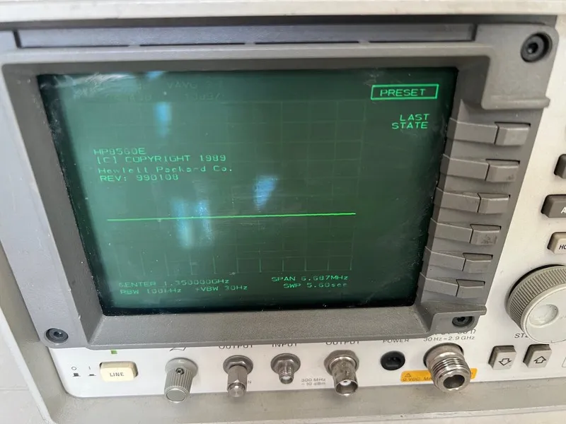 Анализатор спектра HP Agilent 8564E 9KHz 40GHz Spectrum Analyzer w/ 85620A modul