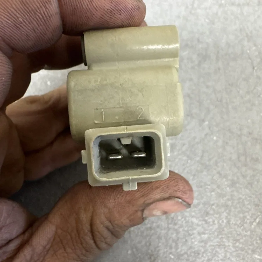 Трубопроводная арматура Differential Fuel Pressure Regulator 85-89 VW Jetta Golf — фото лота 1