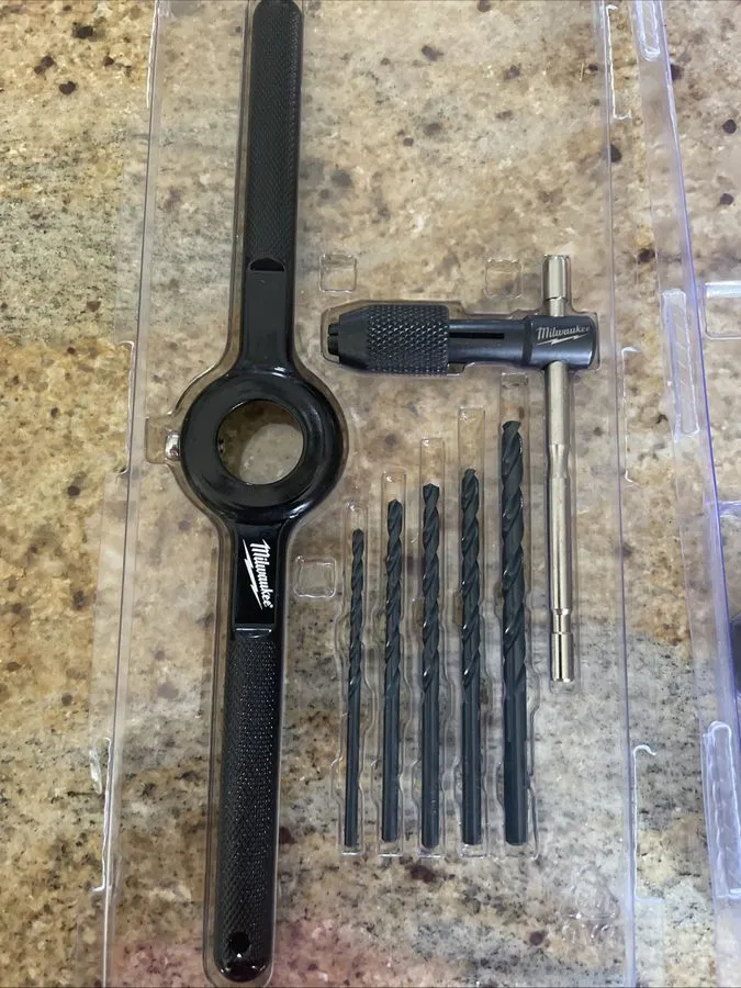 Режущий инструмент Milwaukee 49-22-5600 Heavy Duty SAE Tap and Die Set