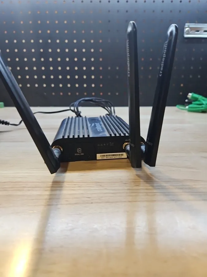 Маршрутизатор Cradlepoint IBR650C-150M-D S5A907A LTE Router No Antennas — фото лота 1