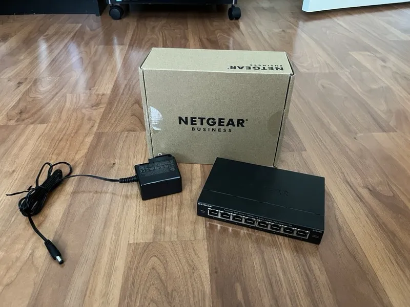 Коммутатор 8-Port Gigabit Ethernet Easy Smart Managed Essentials Switch (GS308E)
