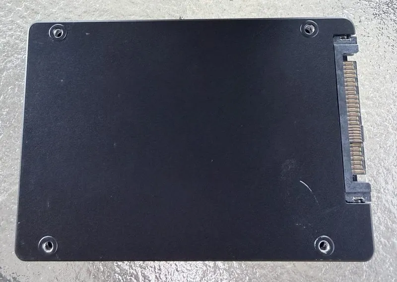 SSD-накопитель Samsung PM983 1.92TB SSD 2.5" U.2 PCIe 3.0 x4 MZQLB1T90 MZQLB1T9H — фото лота 2