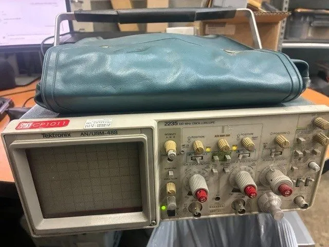 Осциллограф Tektronix AN/USM-488 2235 100 MHz 2 Channel Oscilloscope