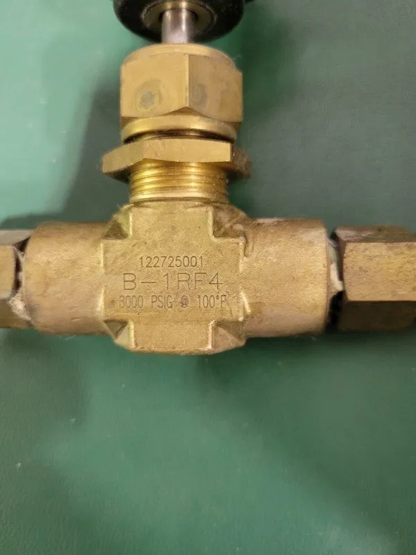 Клапан Swagelok B-1RF4 Brass Integral Bonnet Needle Valve FNSP