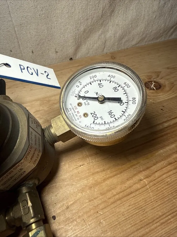 Трубопроводная арматура CONCOA 405-7001-C00 Brass Gas Pressure Regulator w/ Gaug — фото лота 1