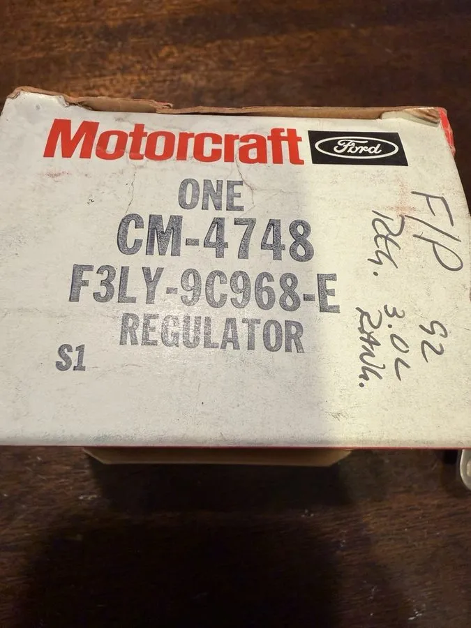 Трубопроводная арматура Ford Motorcraft CM-4748 Fuel Pressure Regulator F2LE-9C9 — фото лота 1