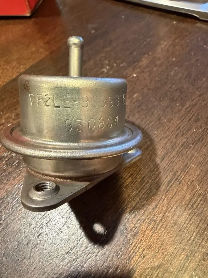 Трубопроводная арматура Ford Motorcraft CM-4748 Fuel Pressure Regulator F2LE-9C9 — фото лота 2