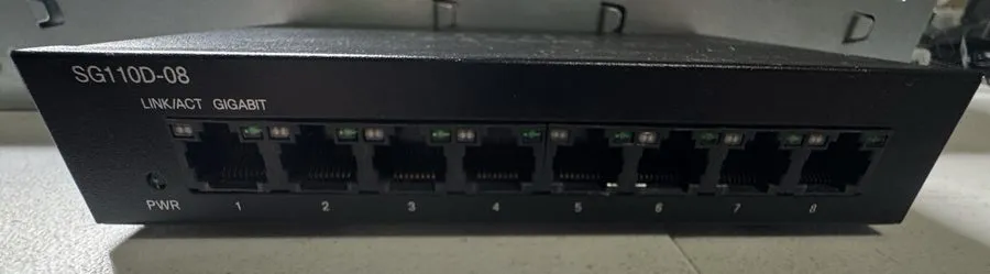 Коммутатор Cisco (SG100D-08P-NA) 8-Ports Desktop Ethernet Switch