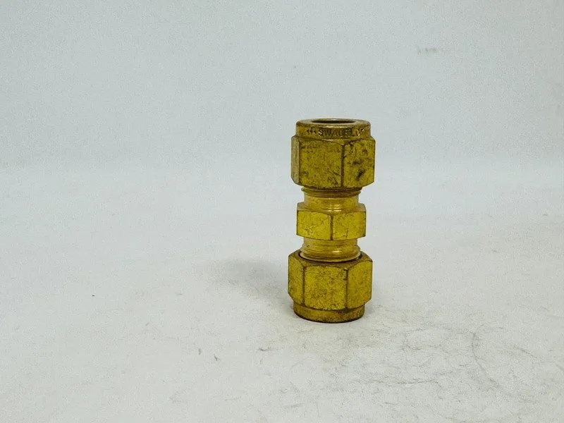 Фитинг SWAGELOK B-600-6 BRASS 3/8 INCHES REDUCING UNION FITTING