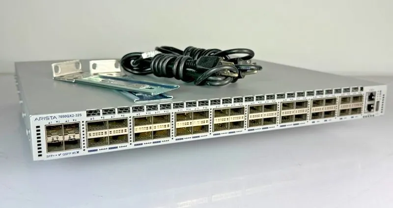 Коммутатор Arista DCS-7050QX2-32S-F 32-Port 40G QSFP+ 4-Port 10G SFP+ Switch — фото лота 1