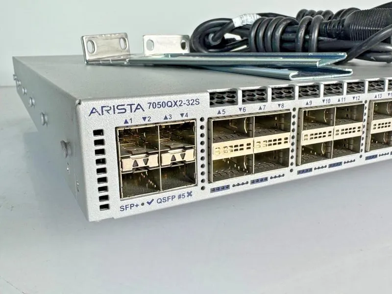 Коммутатор Arista DCS-7050QX2-32S-F 32-Port 40G QSFP+ 4-Port 10G SFP+ Switch — фото лота 2