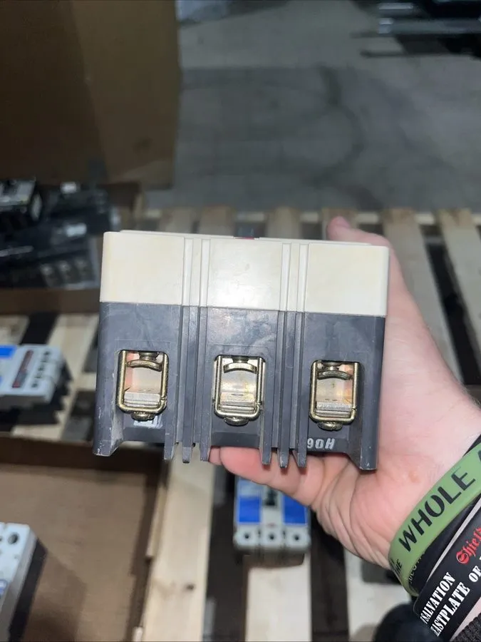 Автоматический выключатель EATON EHD3090L INDUSTRIAL CIRCUIT BREAKER 3POLE 90A 4 — фото лота 1