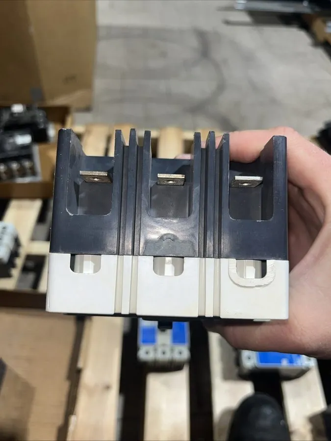 Автоматический выключатель EATON EHD3090L INDUSTRIAL CIRCUIT BREAKER 3POLE 90A 4 — фото лота 2