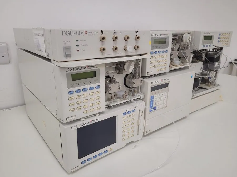 Хроматограф Shimadzu HPLC LC10 VP System Lot SCL-10A VP LC-10AD VP SIL-10AD VP / — фото лота 1