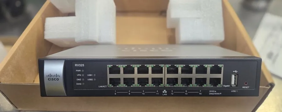 Маршрутизатор Cisco RV325 Gigabit Dual WAN VPN Router 14-Port Gigabit Small Busi — фото лота 2