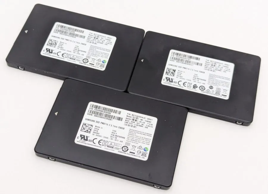 SSD-накопитель Samsung PM871b 256GB SATA III 2.5" Solid State Drive SSD MZ7LN256