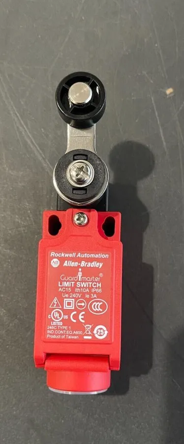Реле безопасности Allen-Bradley 440P-Cslb12E Guardmaster Limit Switch