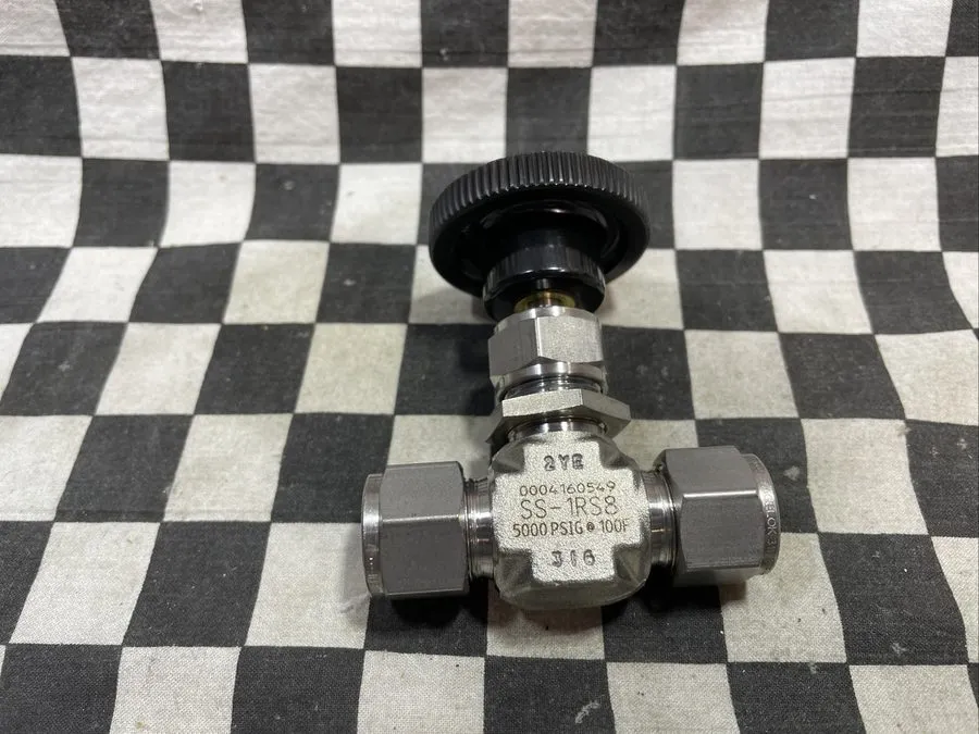 Клапан SWAGELOK SS-1RS8 NEEDLE VALVE STAINLESS STEEL 1/2" TUBING