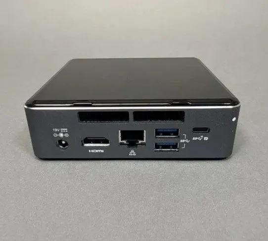 SSD-накопитель RUNNING AND Y TO GO! Intel i3 Barebone w/power adapter NO RAM/SSD — фото лота 1